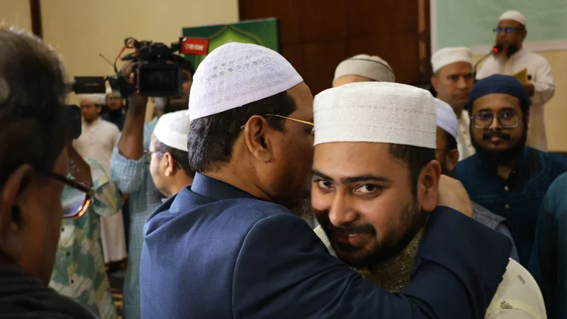 চরমোনাই পীরের ইফতারে জামায়াত-বিএনপিসহ বিভিন্ন দলের নেতারা